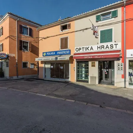 Hrast Apartament *