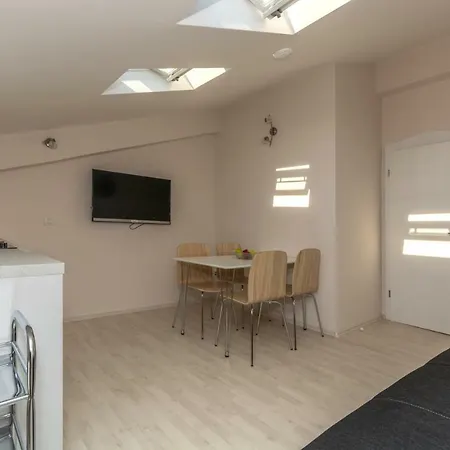 Apartament Hrast